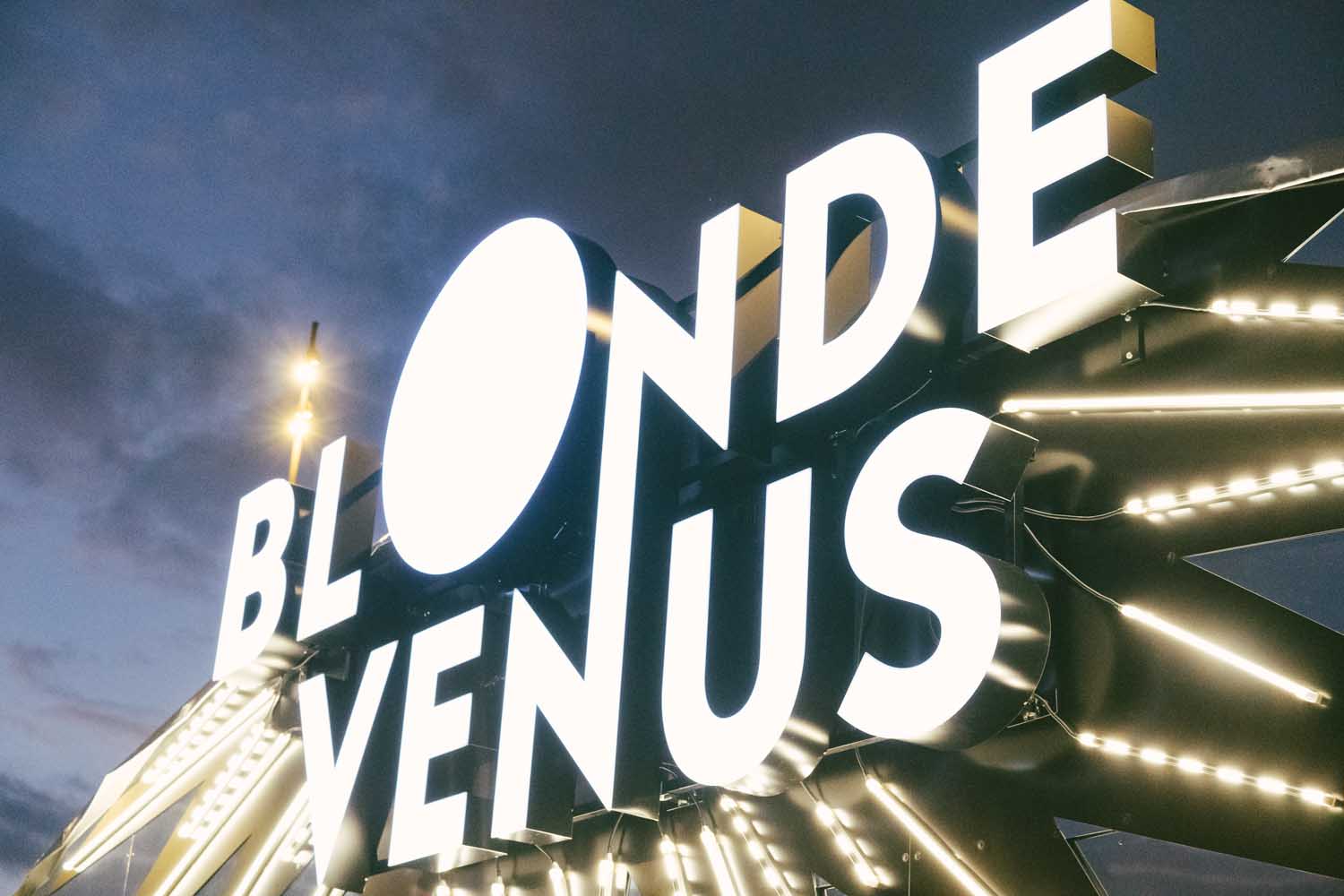 Neons Blonde Venus